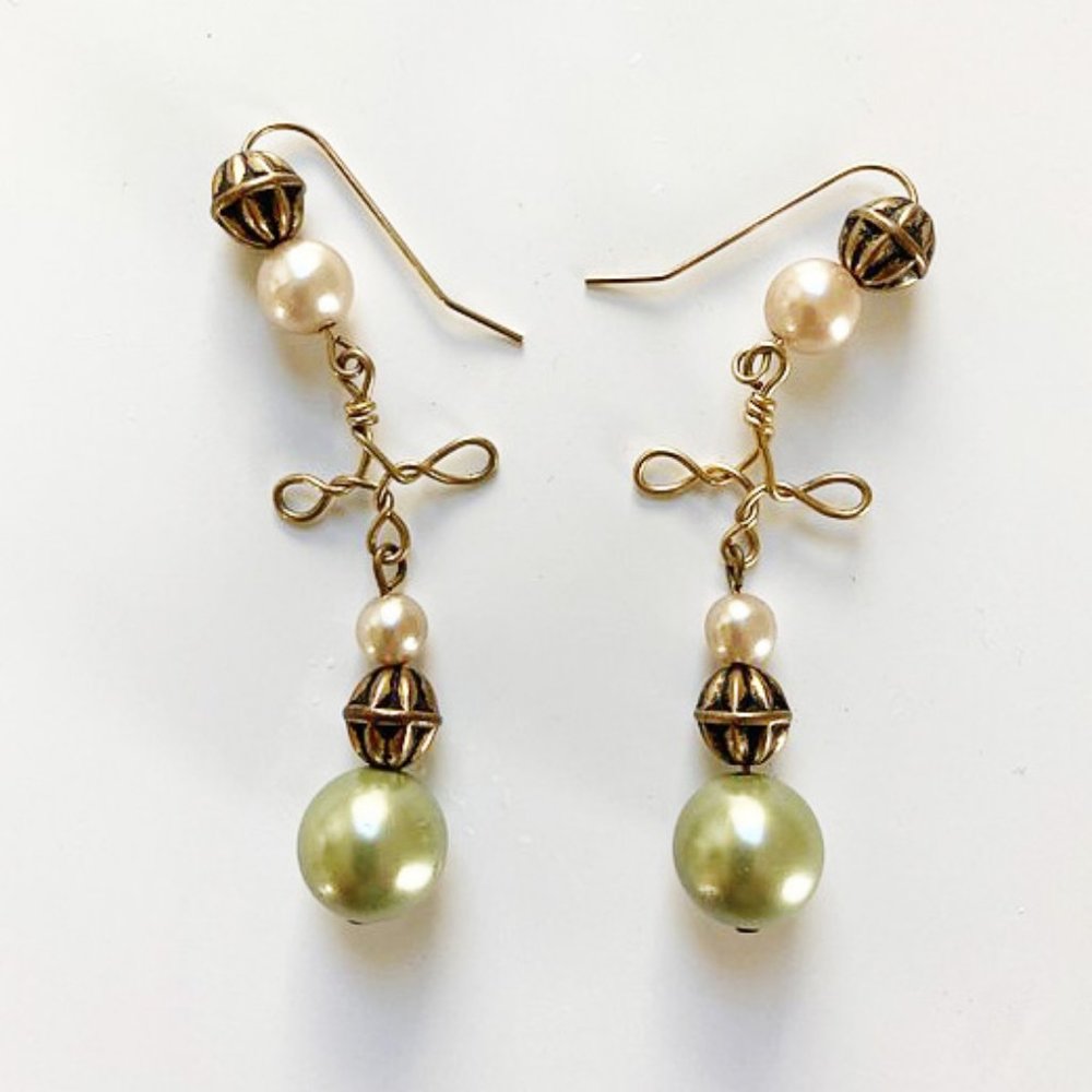 Green Pearl Gold Beaded Dangle Earring Sz 2&1/4 Long